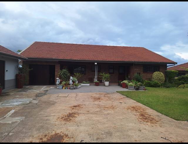 3 BEDROOM FREEHOLD FOR SALE IN SHELLY BEACH